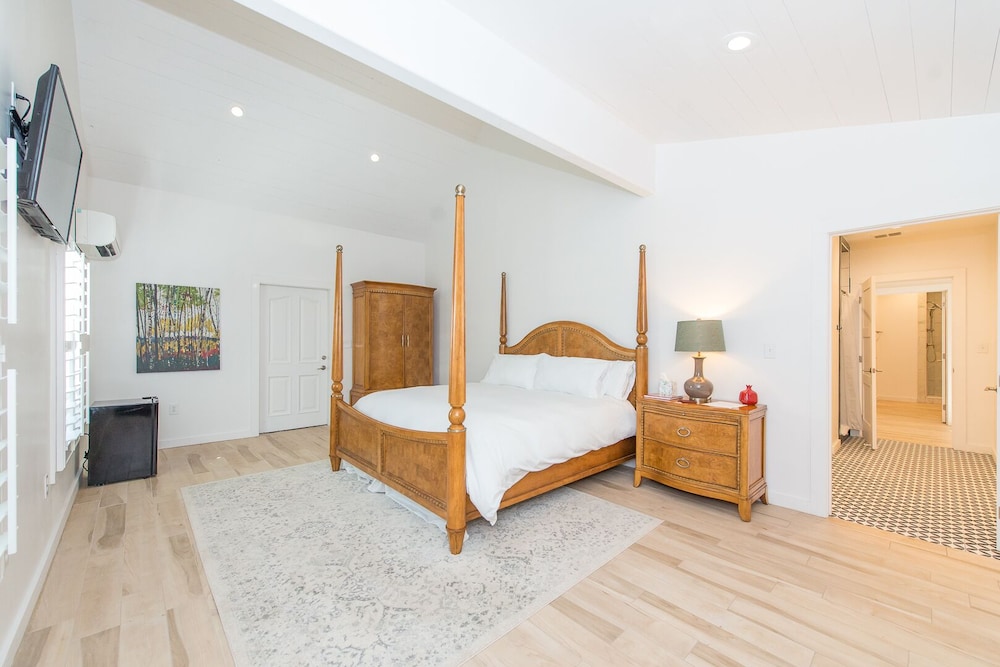 Modern Room 1