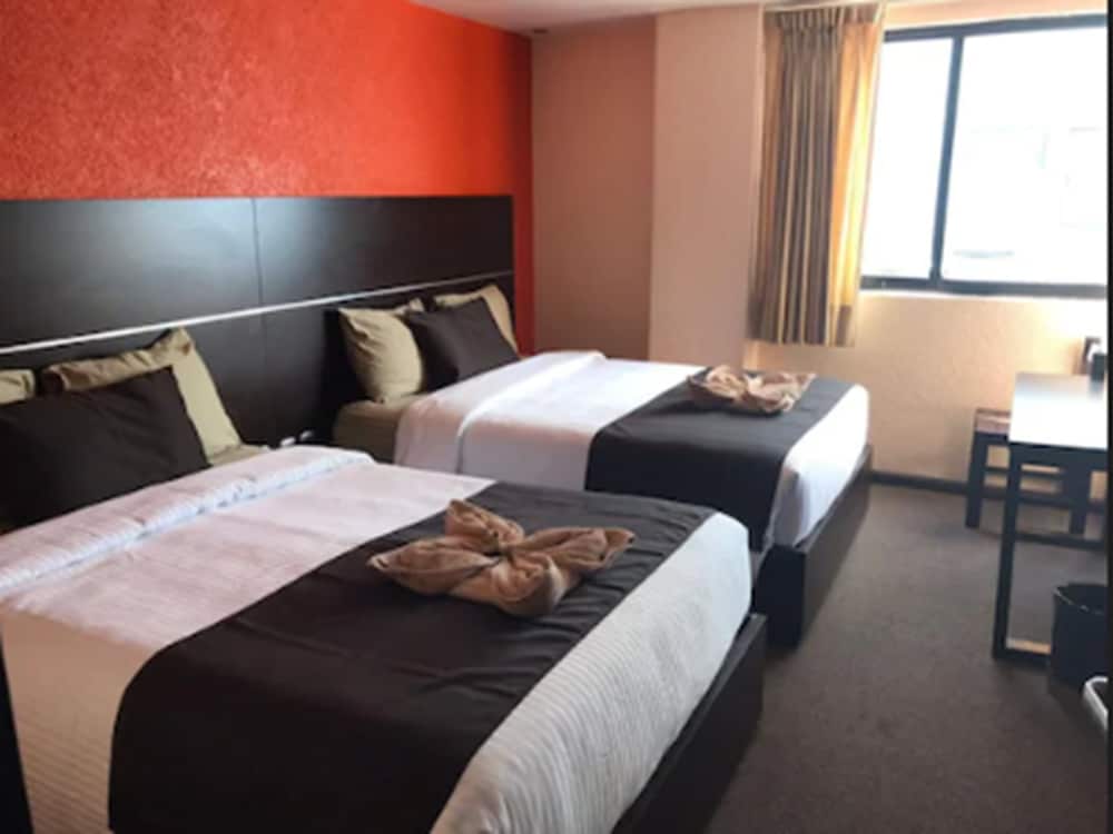 Standard Double Room, 2 Double Beds, Ensuite, Tower photo 1