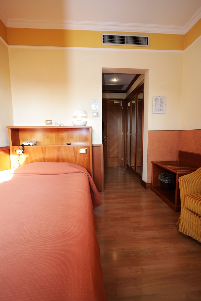 Classic Single Room