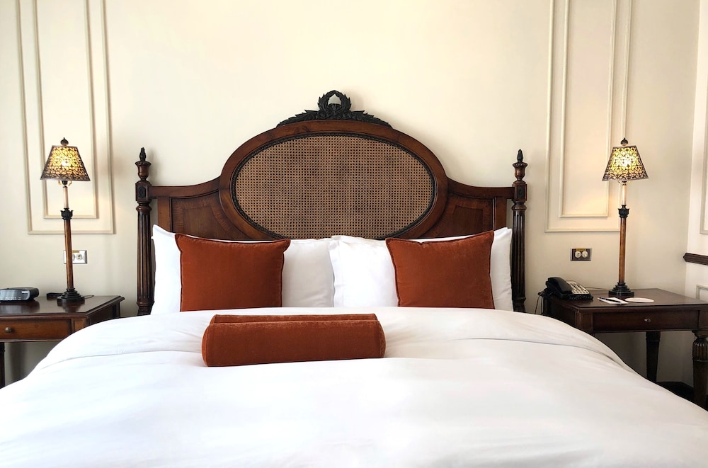 Royal Suite, 1 King Bed - Photo 3