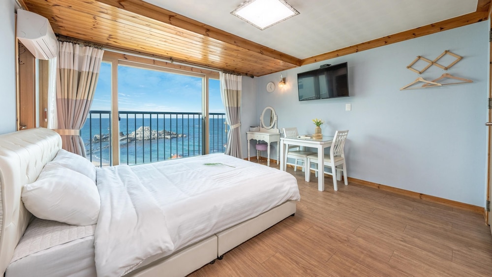 Basic Room, 1 Bedroom (303ho(dalbiccbada,osyeonbyu)) photo 1