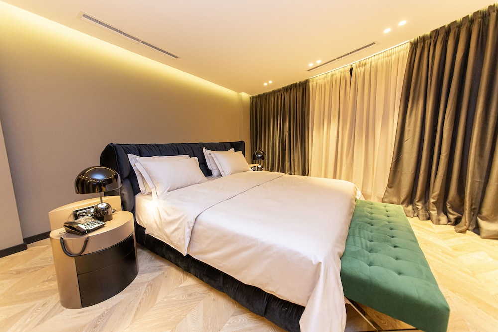 Deluxe Studio Suite, Lake View