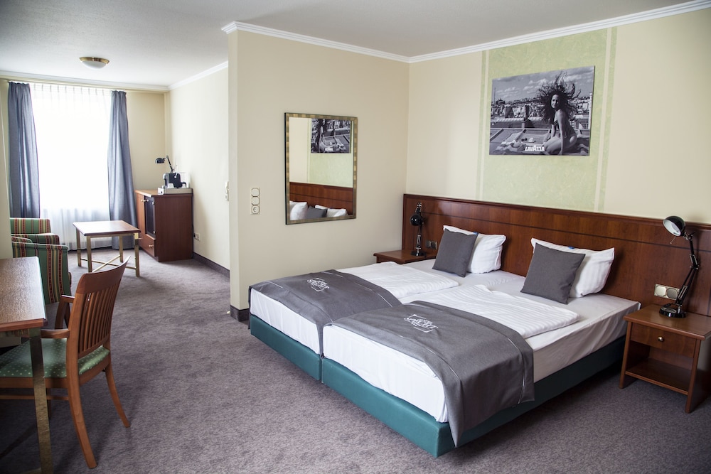 Standard Double or Twin Room, Accessible photo 2