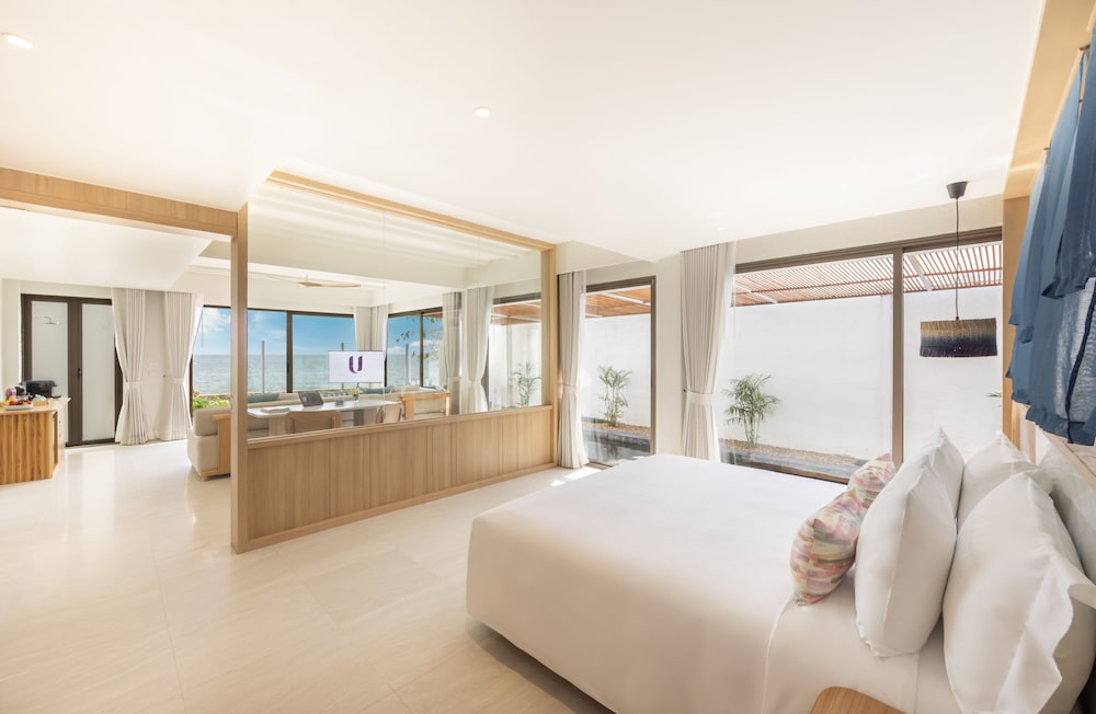 Family Beachfront Pool Villa
