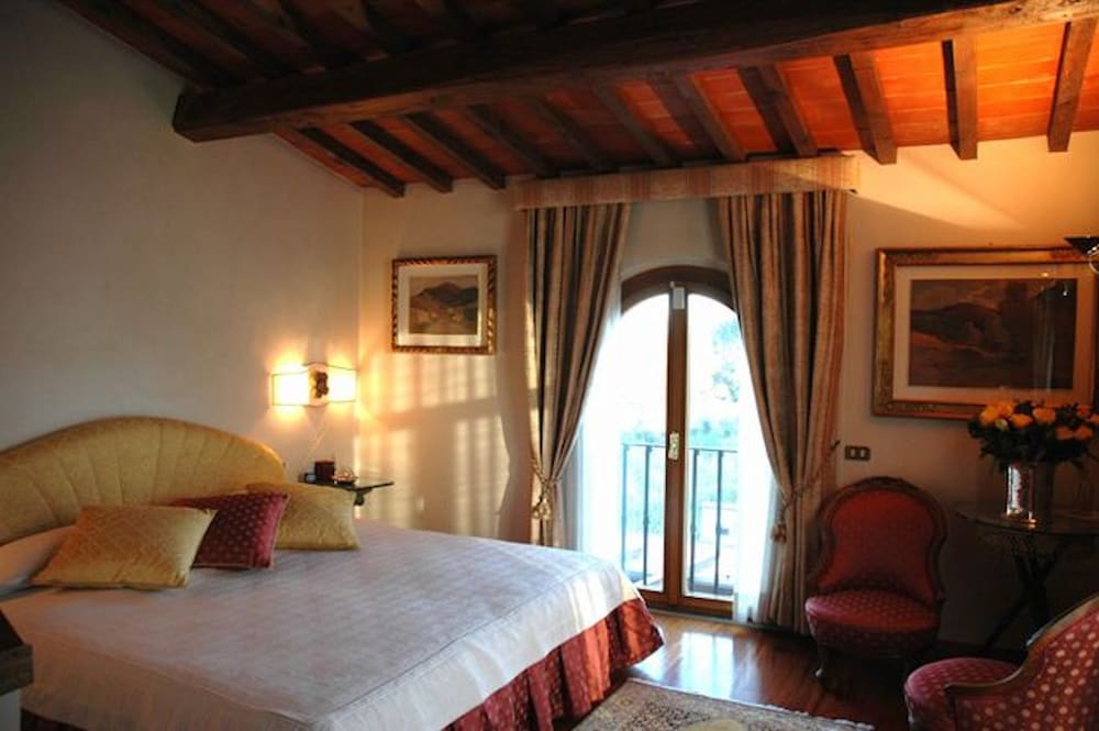 Deluxe Double Room, Bathtub, Pool View photo 1