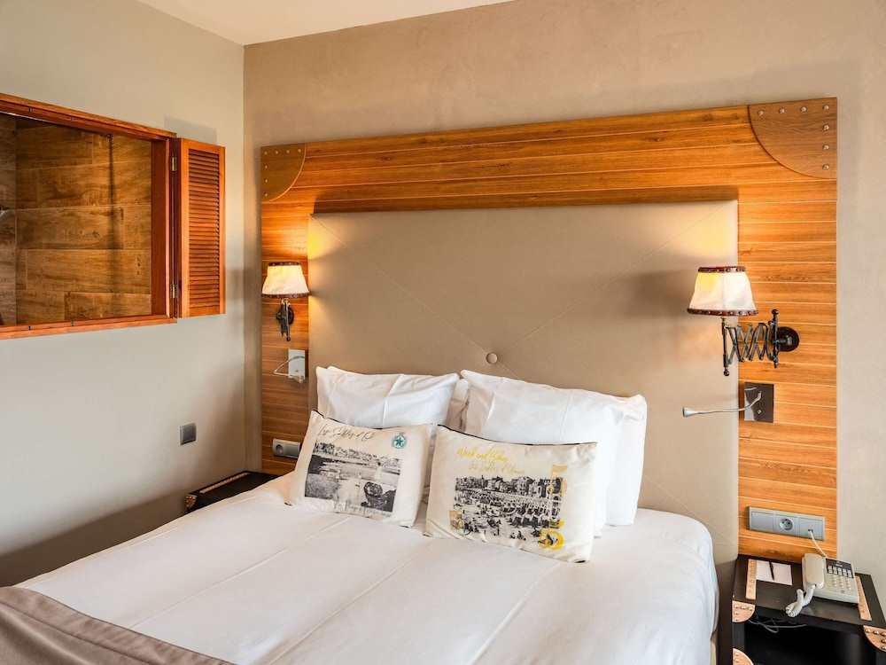 Classic Room, Balcony (Pine Forest Side), 1 Queen Bed or 2 Single Beds