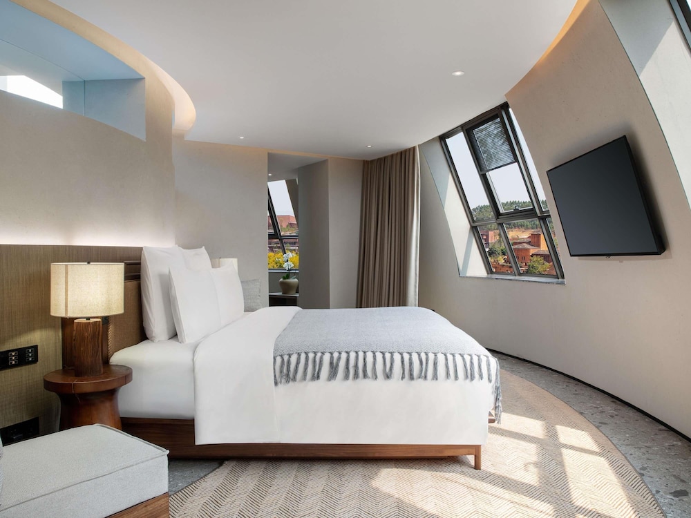 Room, 1 King Bed, Park View (The Azure Glaze) - Photo 4