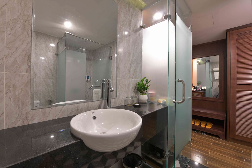 Superior Twin Room, Balcony - Photo 10