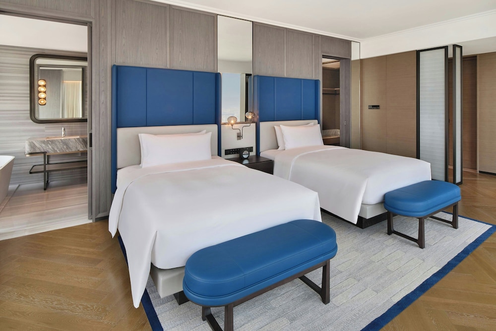 Premium Room, 2 Double Beds, Canal View, Corner photo 2