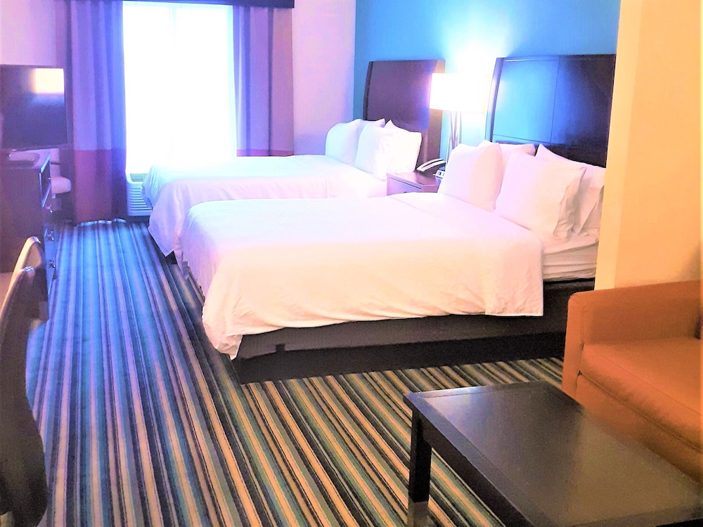 Suite, Multiple Beds thumbnail 5