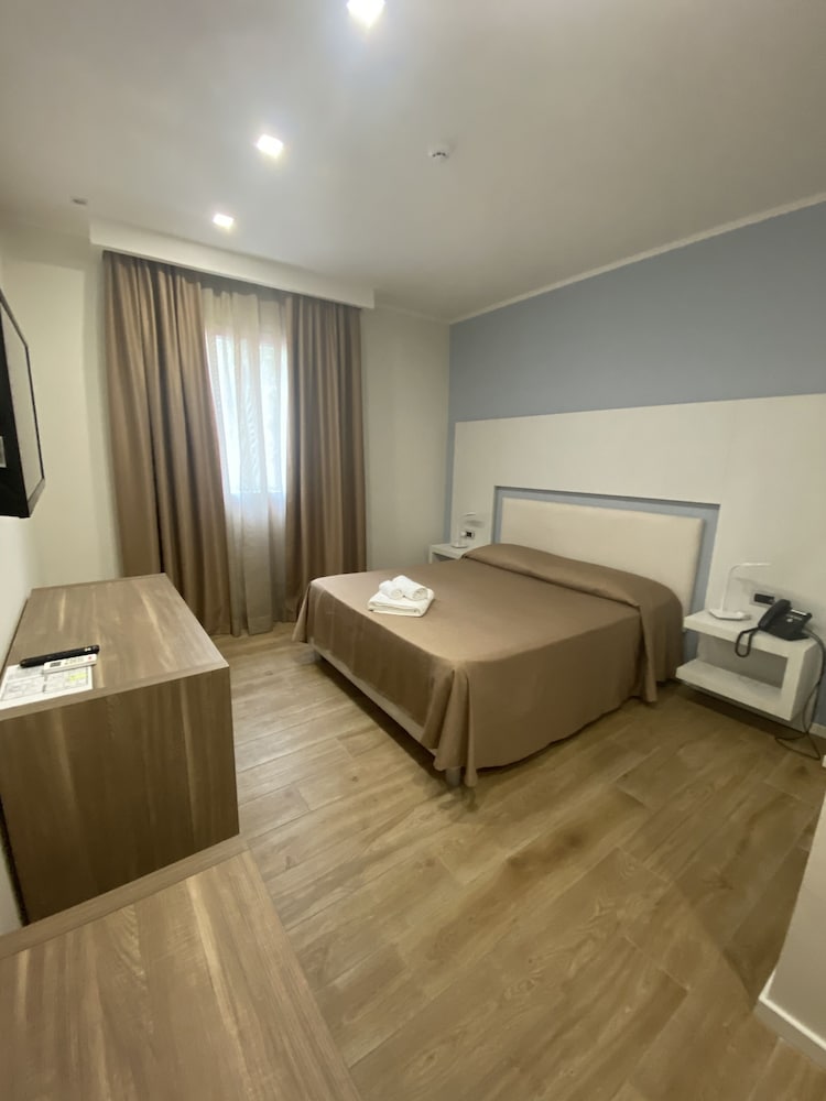 Deluxe Triple Room photo 3