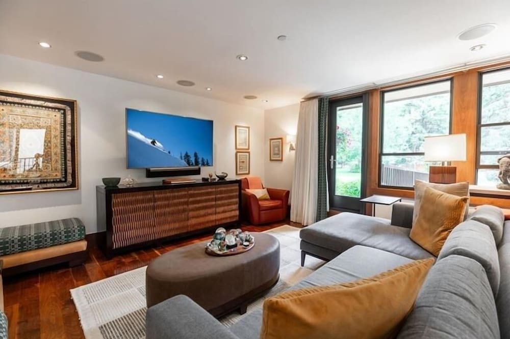 Condo, 2 Bedrooms