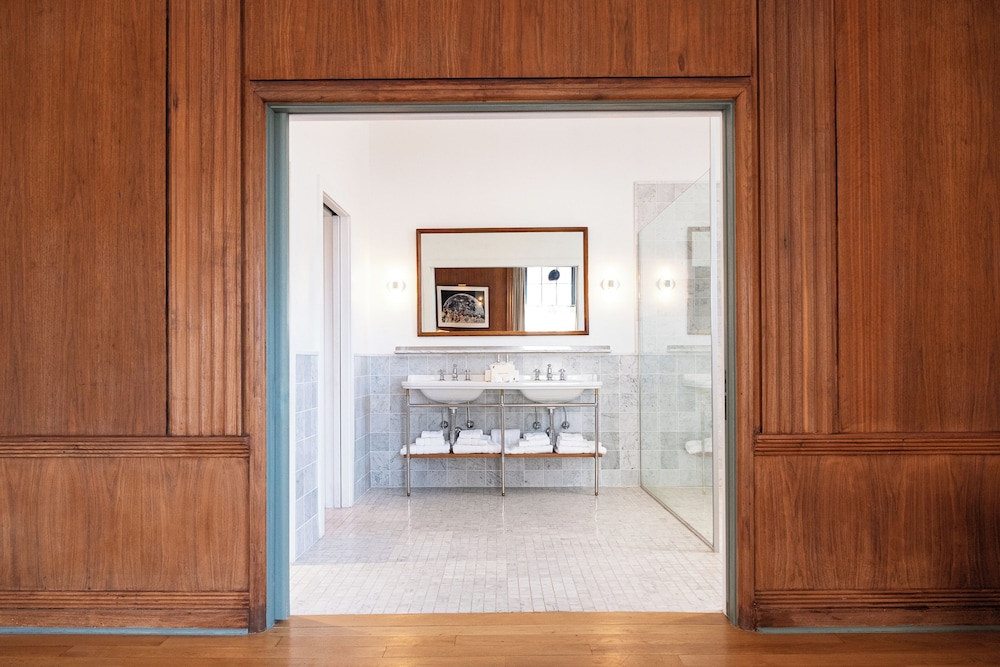 Suite (Wall St) photo 1
