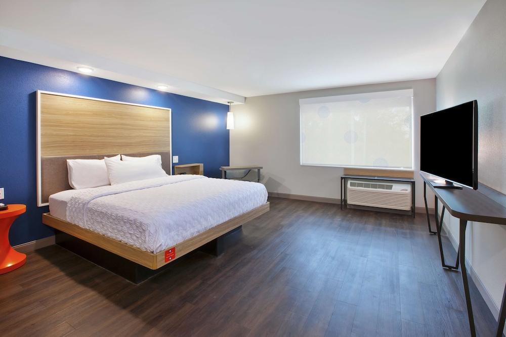 Room, 1 King Bed, Accessible, Bathtub photo 2