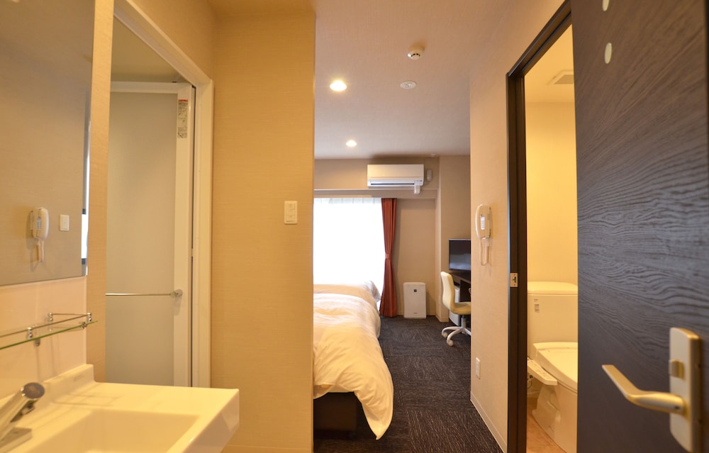 Twin Room, Non Smoking photo 3