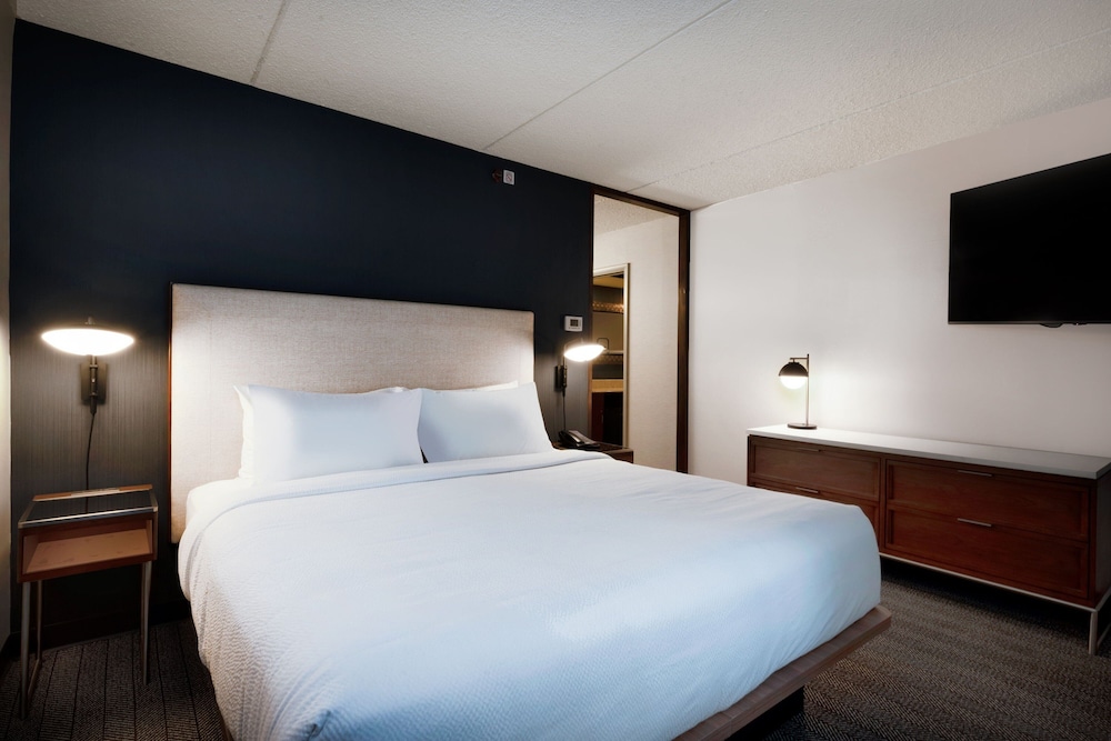 Suite, 1 Bedroom - Photo 3