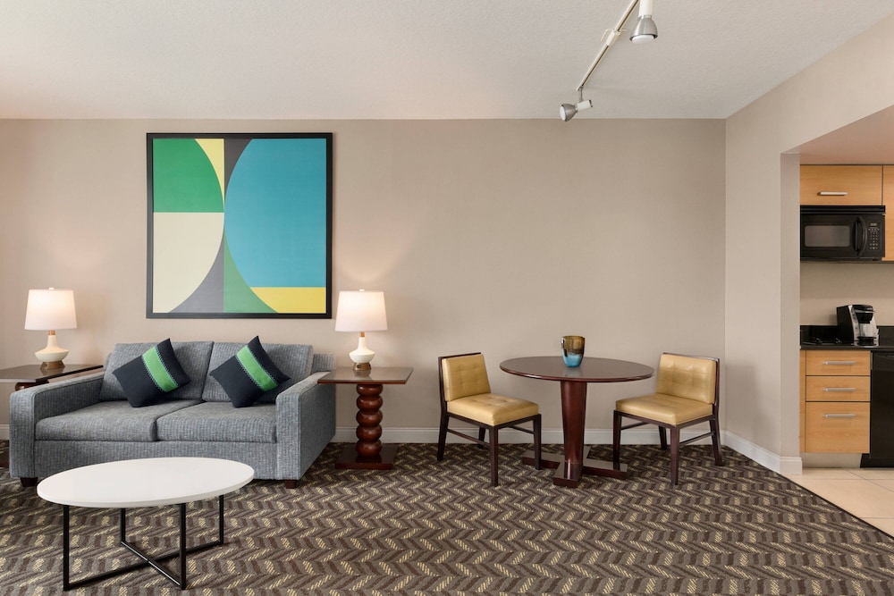 Suite, 1 Bedroom - Photo 5