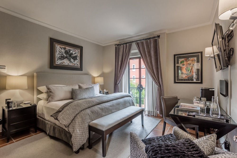 Classic Room, 1 King Bed photo 1