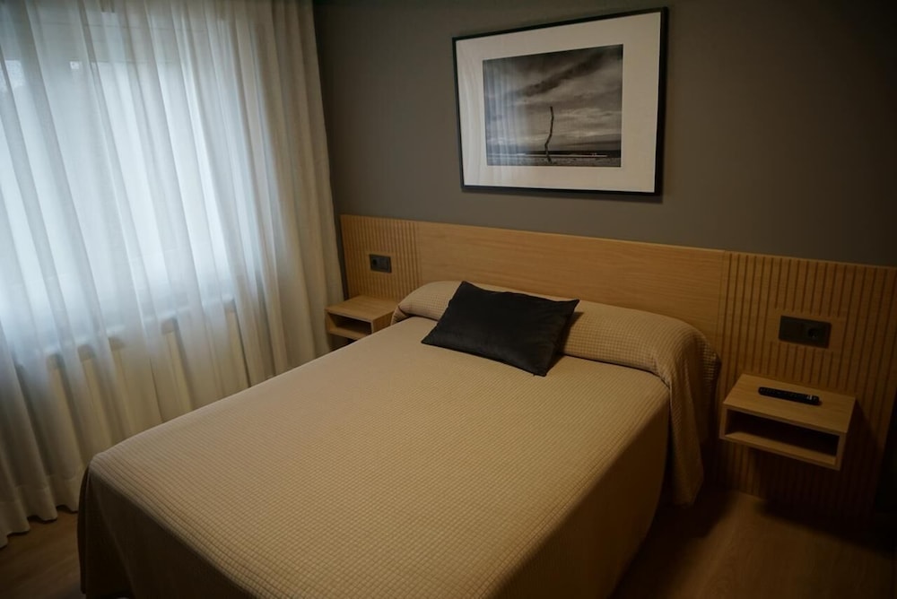 Deluxe Double Room Single Use (Premium) photo 3