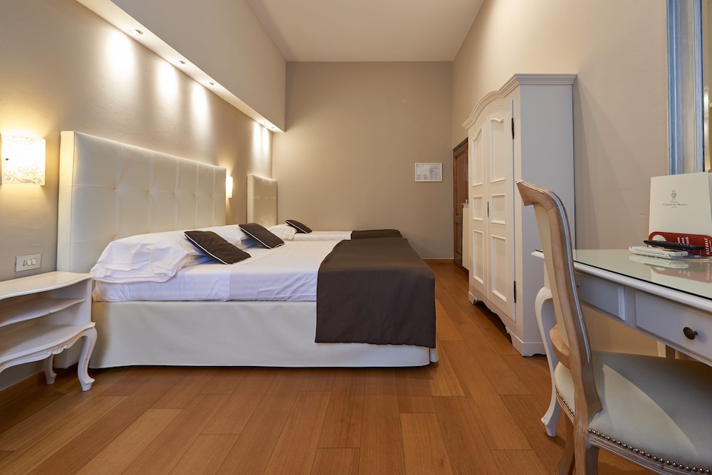 Triple Room thumbnail 5