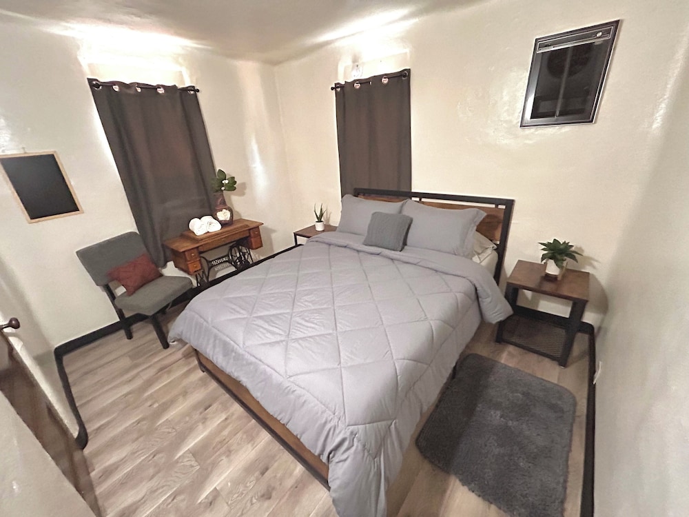 Basic Cabin, 1 Queen Bed photo 1