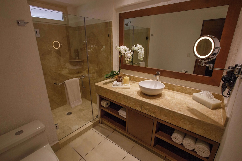 Deluxe Studio, 1 King Bed, Non Smoking, Ocean View (Kitchenette, Balcony) - Photo 2