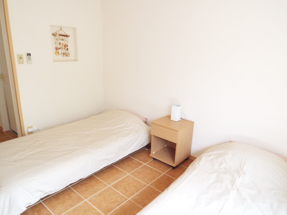 Twin Room with Extra Bed photo 2