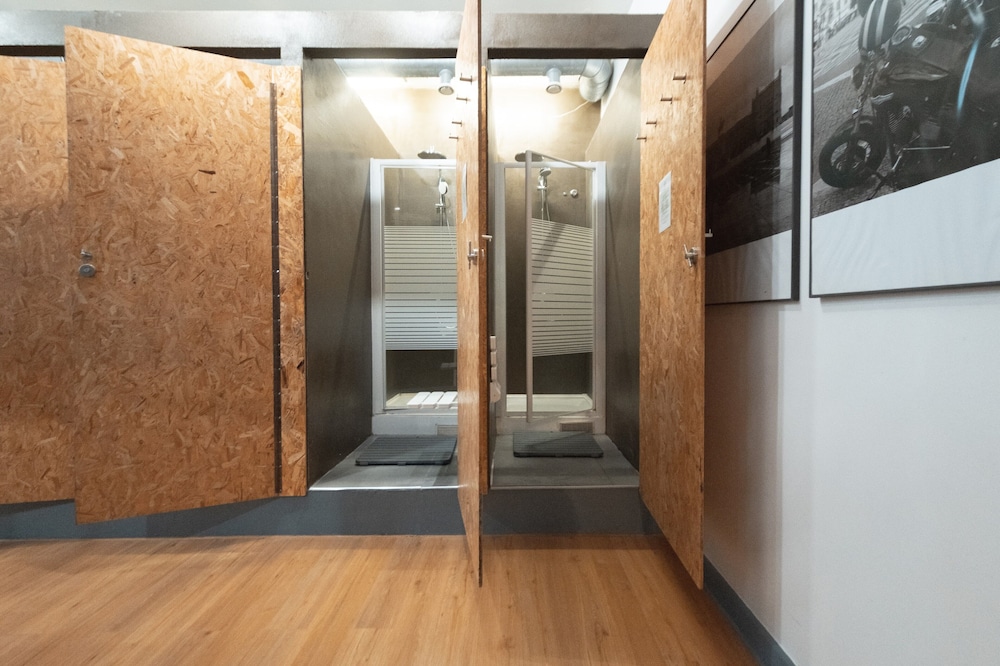 Shared Dormitory, Mixed Dorm, Private Bathroom (1 Bed in a 4 Bed Dorm) photo 3