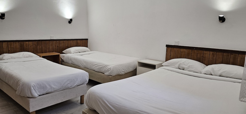 Classic Quadruple Room - Photo 5
