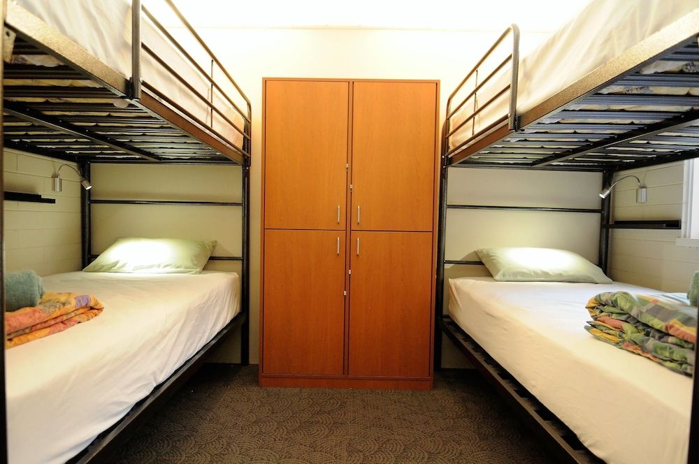 6 Or 8 Bed Mixed Dorm (Shared Bathroom)