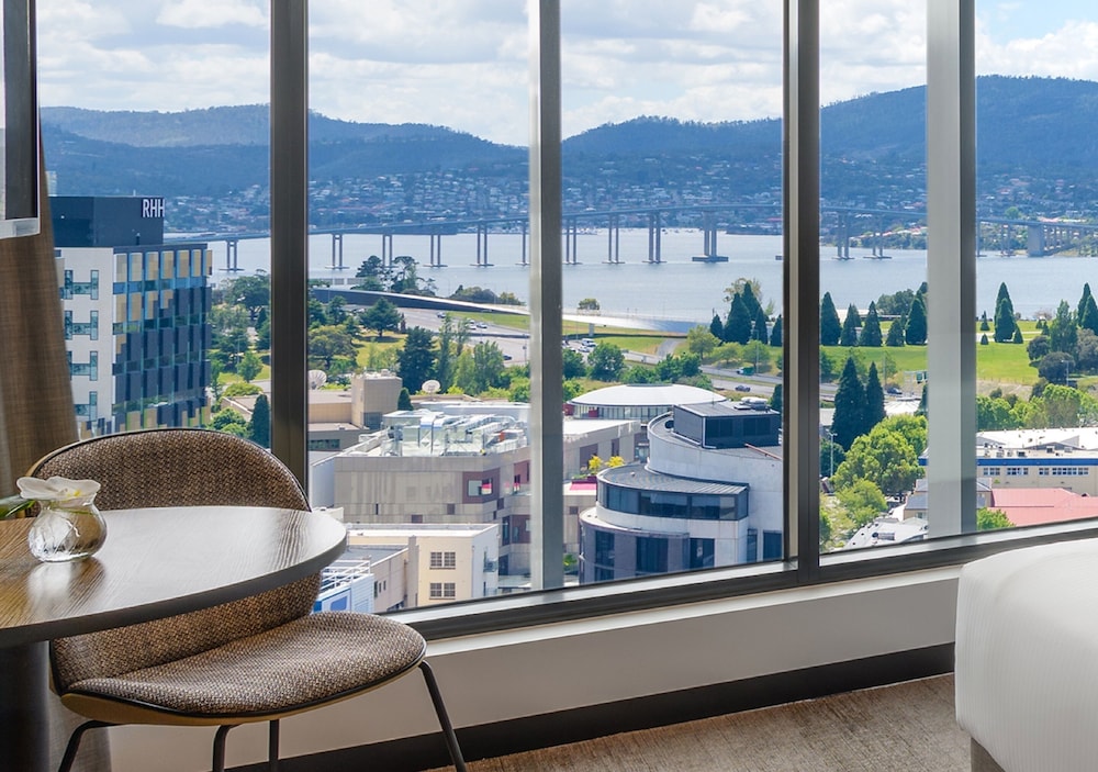 Suite, Harbour View thumbnail 5
