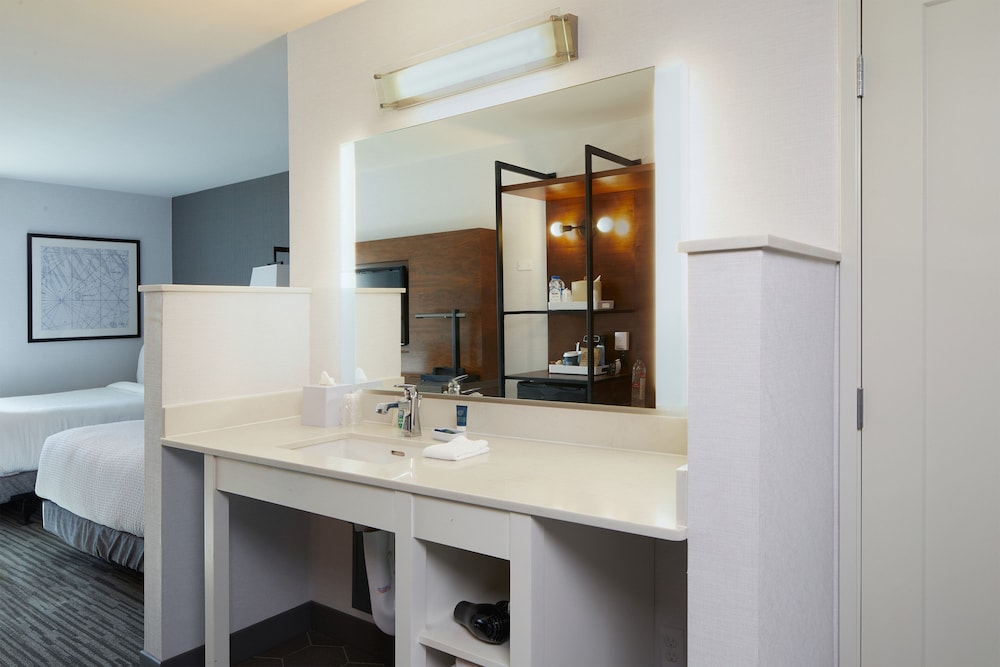 Room, 2 Queen Beds (Mobility/Hearing Access, Roll-In Shwr)