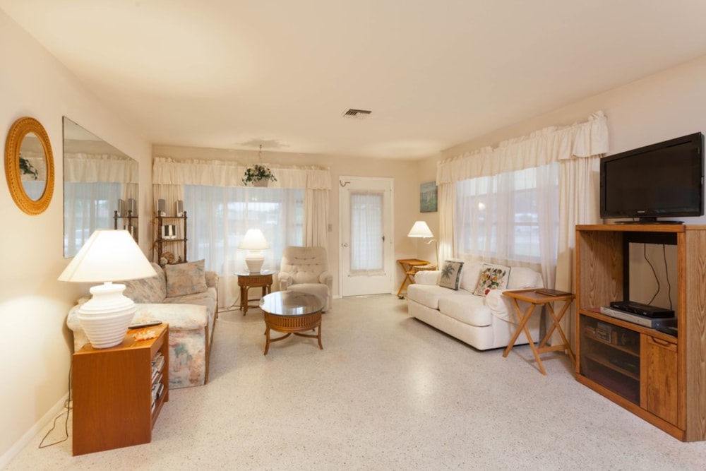 House, 2 Bedrooms photo 1