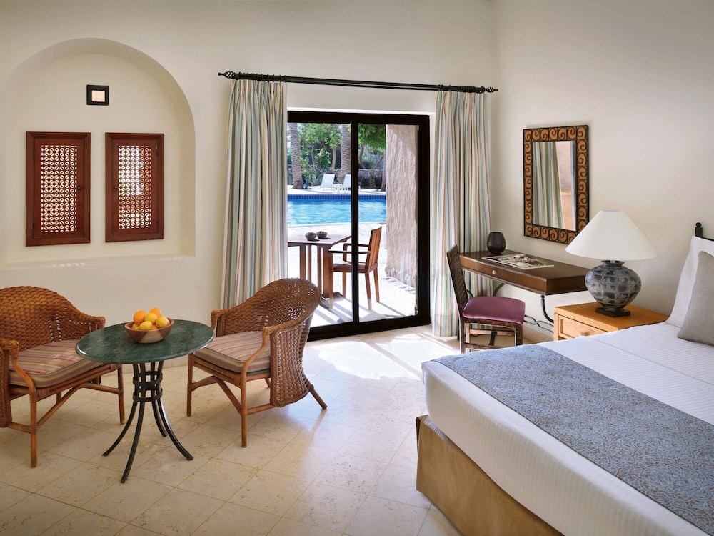 Premium Room, 1 King Bed, Pool View - Photo 1