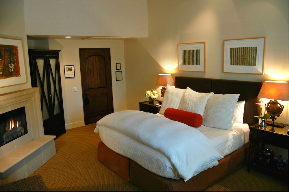 Deluxe Room, 1 King Bed (California king bed) photo 3