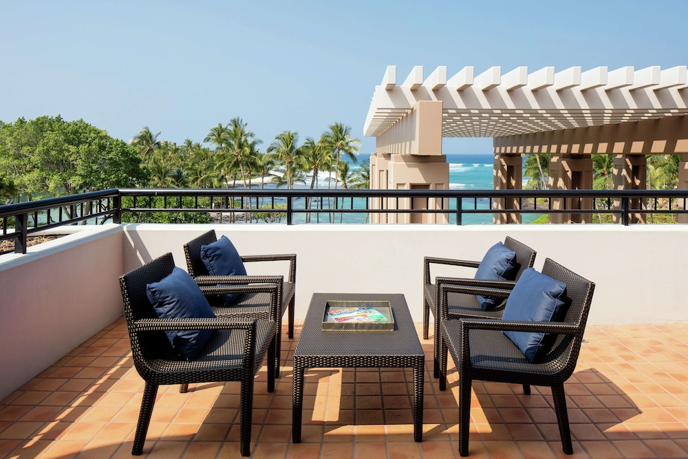 Royal Suite, 1 King Bed, Ocean View thumbnail 5
