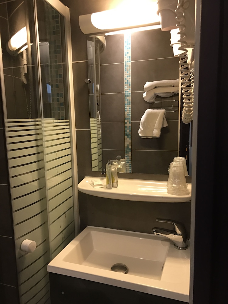 2 Double Adjoining Rooms photo 2
