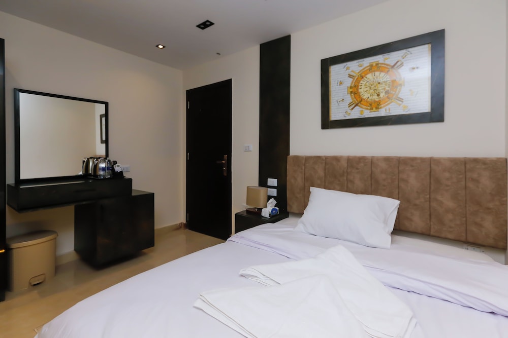 Superior Double or Twin Room, City View photo 2