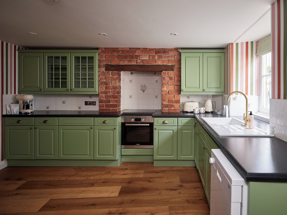 68 Abbey Row- Two-Bedroom Townhouse (Separate Building) photo 3