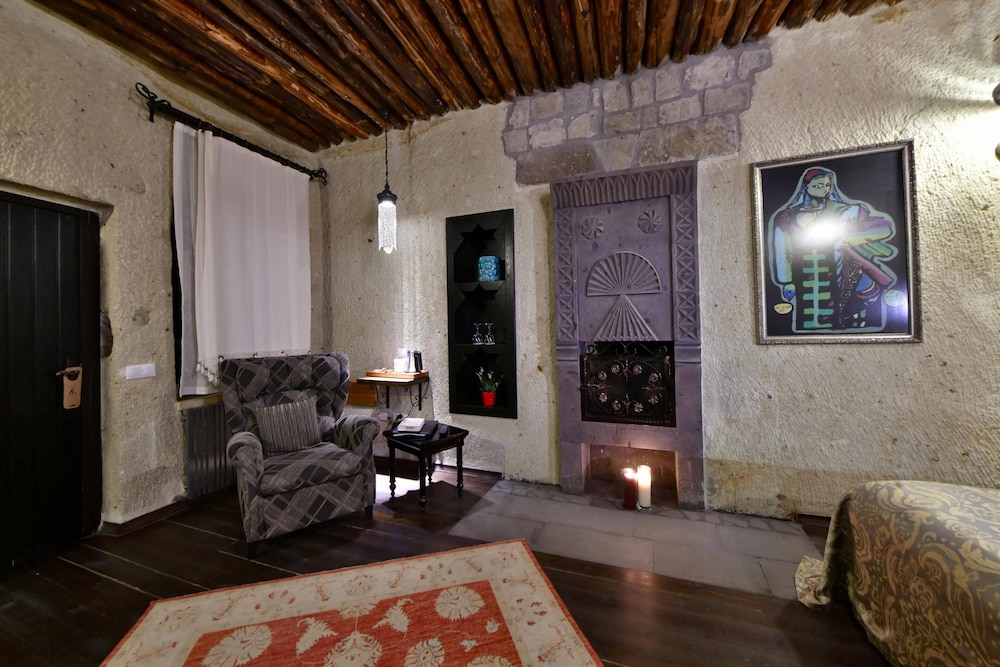 Deluxe Room (Cave) - Photo 3