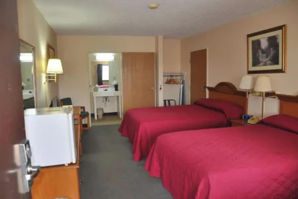 Room, 2 Queen Beds, Non Smoking photo 3