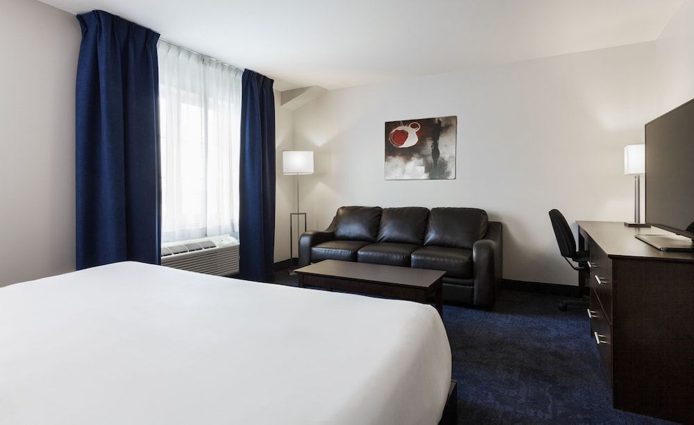 Standard Room, 1 King Bed with Sofa bed photo 2