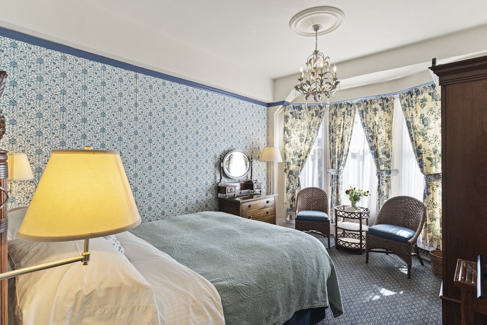 Room, 1 Queen Bed, Private Bathroom - Photo 2