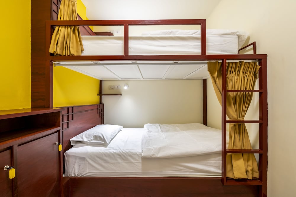 Bed In 8 Bed Female Dormitory Room photo 2