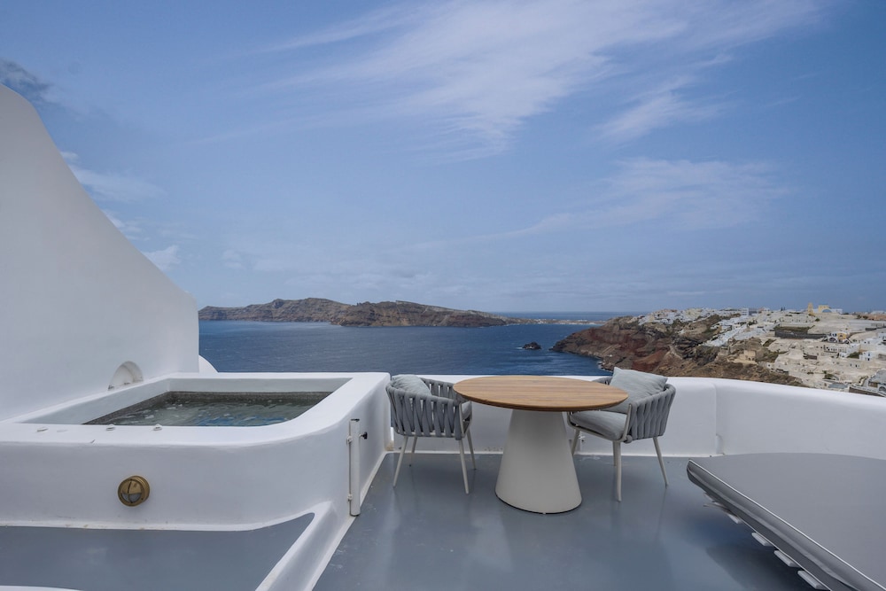 The Boatman's House with Hot Tub & Caldera View - Photo 13