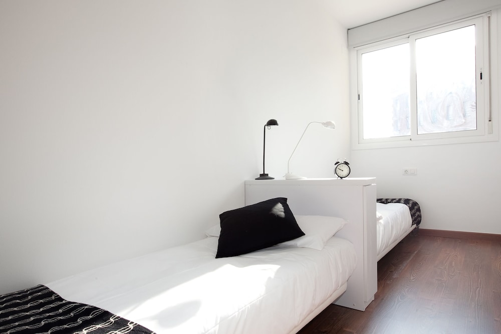 Apartment, 3 Bedrooms, Accessible, Non Smoking (2971 - AB Montjuic  3 bedrooms) photo 2