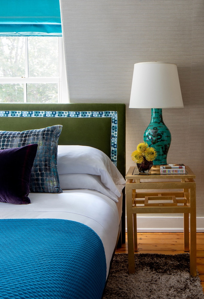 Lark Suite (Free curated small plates breakfast included) photo 3