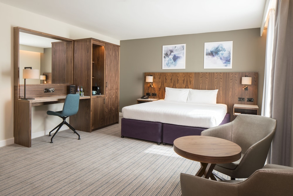 Junior Suite, 1 King Bed with Sofa bed - Photo 2