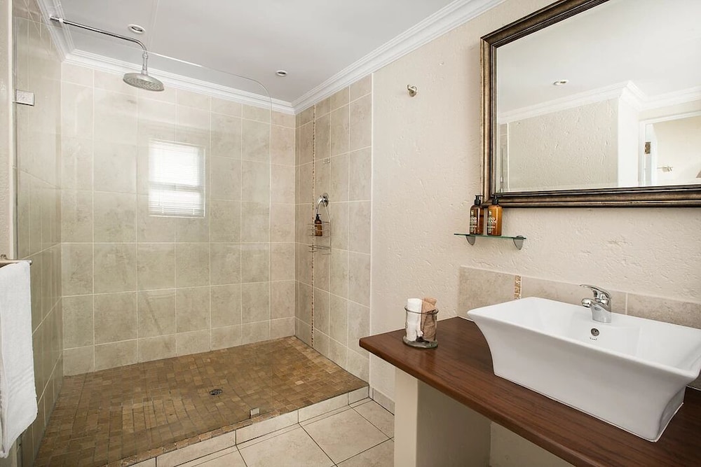 Standard Room (Heron) photo 2