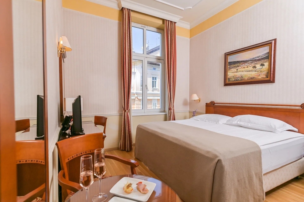 Standard Double or Twin Room, Non Smoking, Garden View photo 1